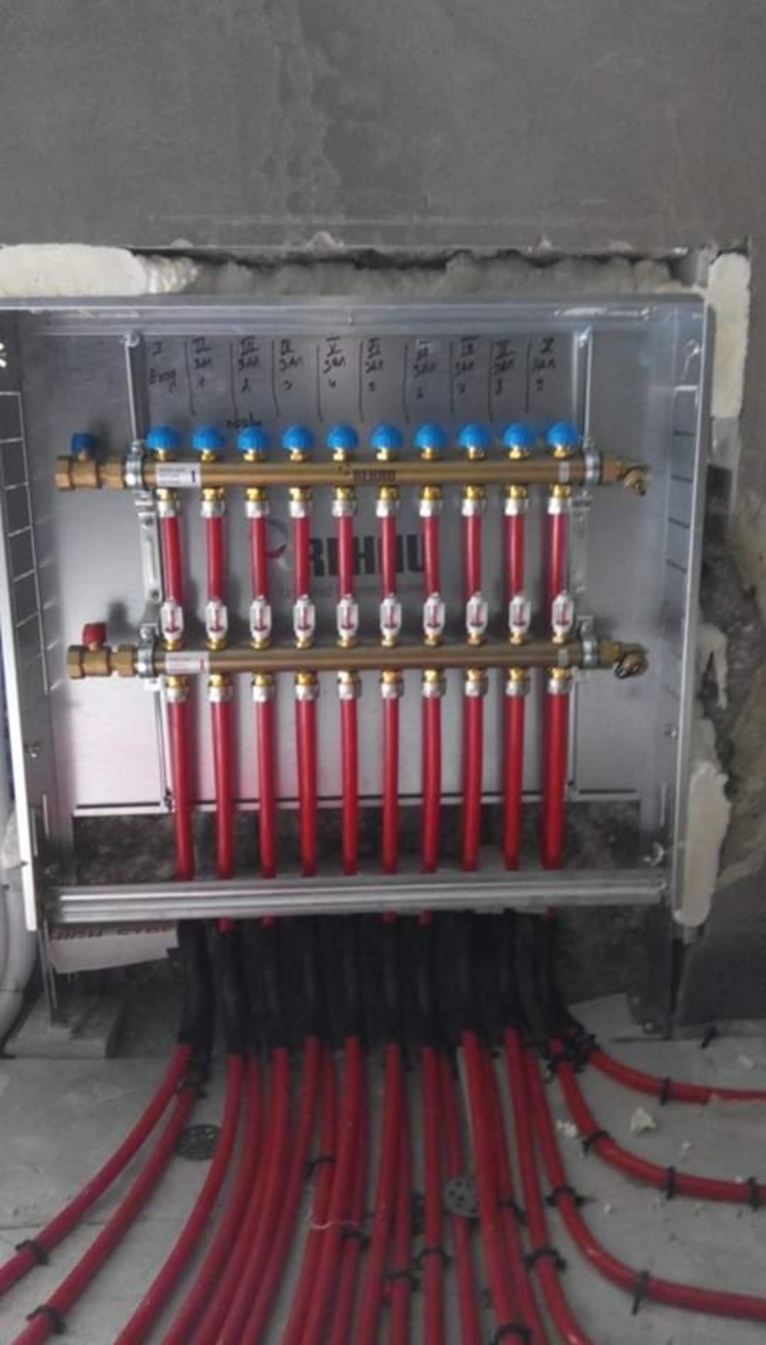Underfloor heating manifold