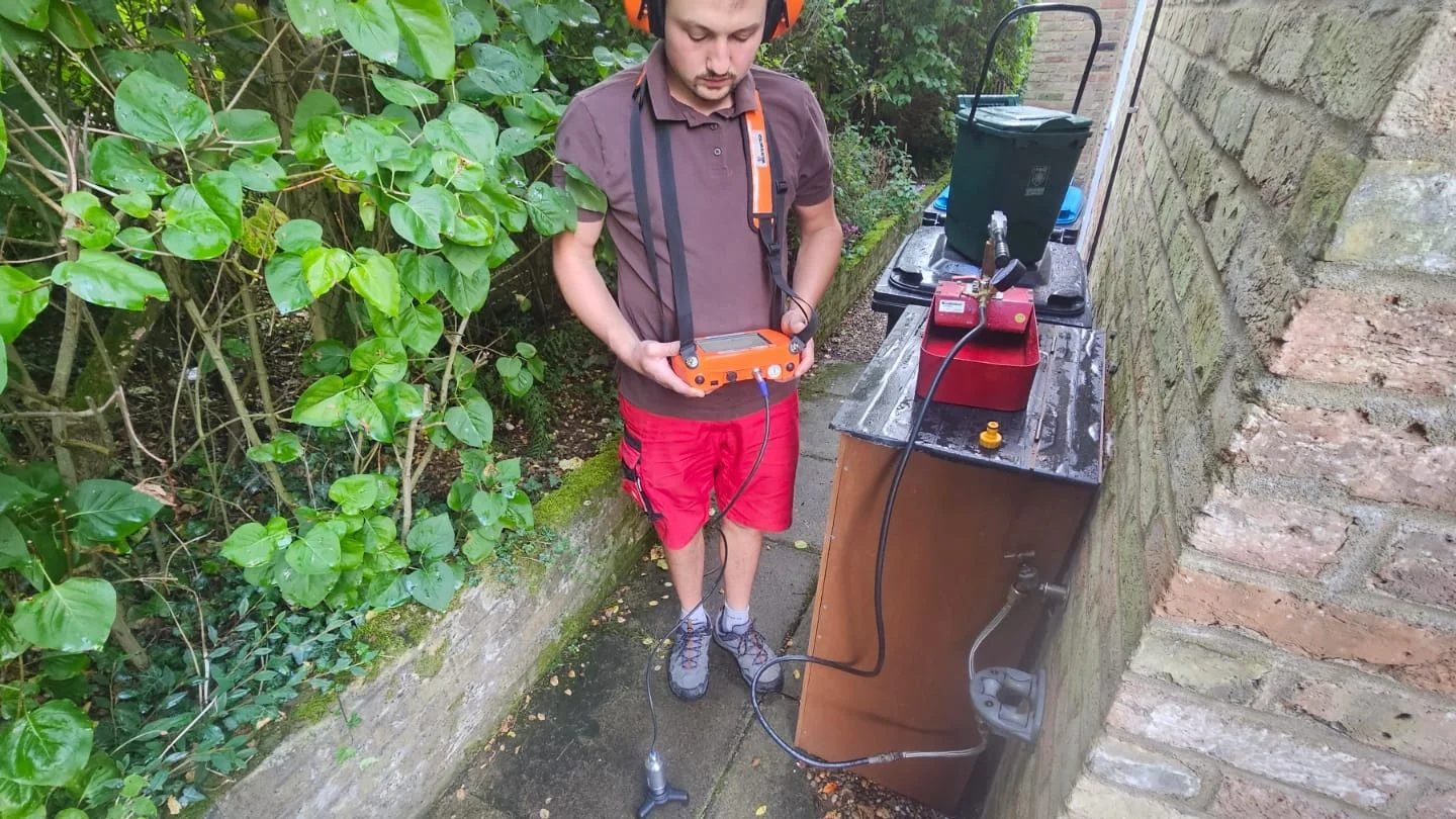 Tracer gas leak detection in Beaconsfield