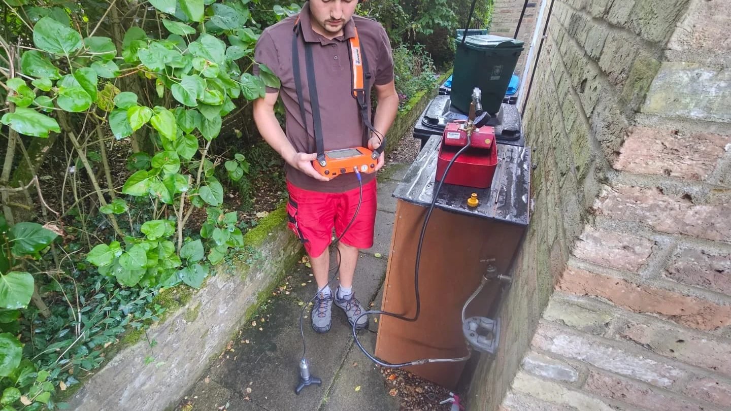 Tracer gas leak detection in Berkhamsted