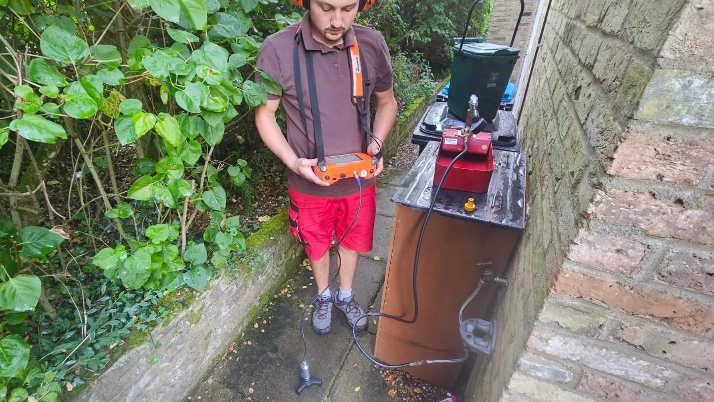 Tracer gas leak detection in Rickmansworth