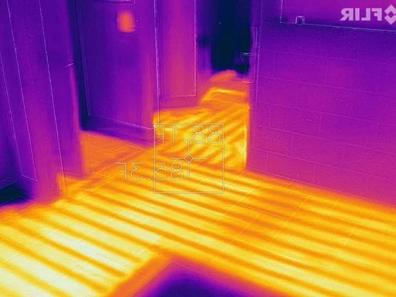 Leak detection engineer at work in Welwyn Garden City